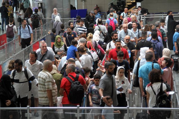 Atatürk Havaalanı ’nda bayram yoğunluğu