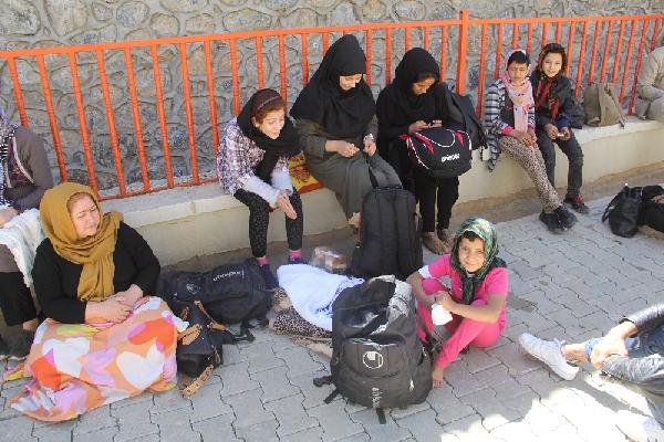 Başkale’de 43 firari göçmen yakalandı