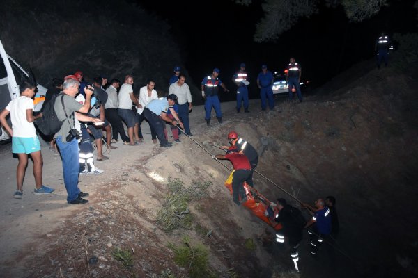 Off-road sürücüsü 50 metrelik uçurumdan yuvarlandı