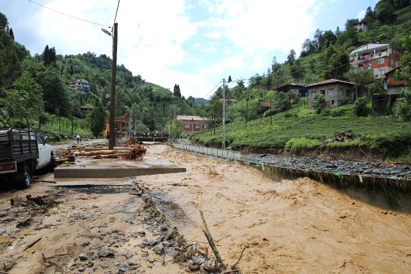 Rize de Sel ve Heyelan Hasarı Ortaya Çıktı