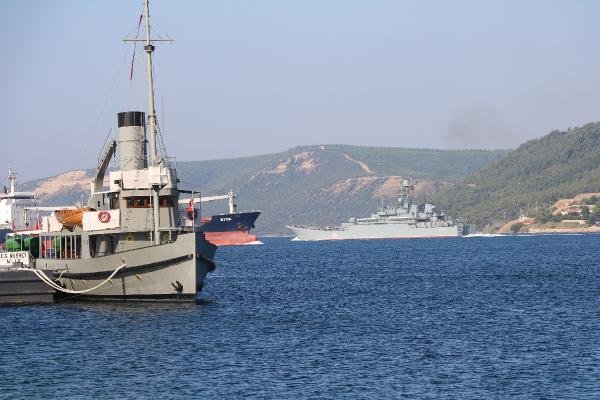 Rus savaş gemisi ‘Azov’ Çanakkale Boğazı’ndan geçti