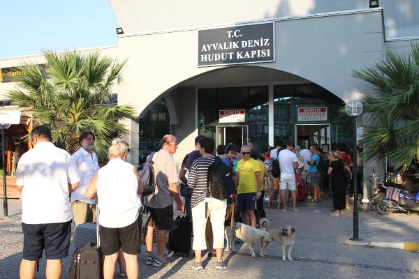 Tatilciler yine Midilli Adası’na akın etti