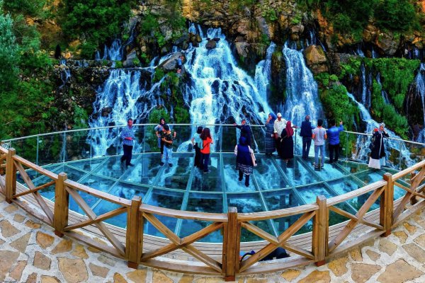 Tomara Şelalesi Tabiat Parkı’na ziyaretçi akını