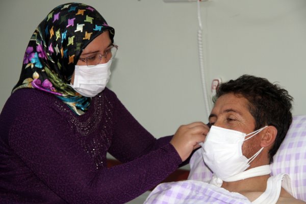 Yıllardır beklediği yerinde böbrek eşinden geldi