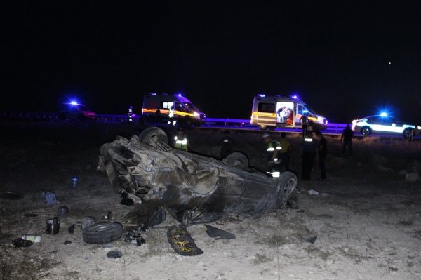 Bayram ziyaretinden dönen aile kaza yaptı