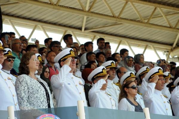 750 deniz astsubayı törenle diplomalarını aldı