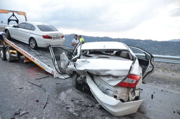Antalya’da 6 araçlık kaza