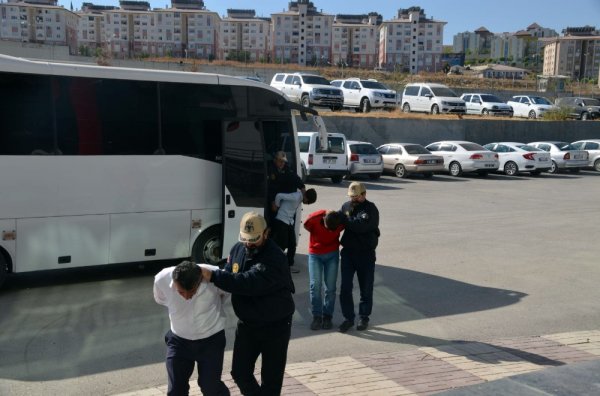 Van ’da terör operasyonu: 15 nezaret