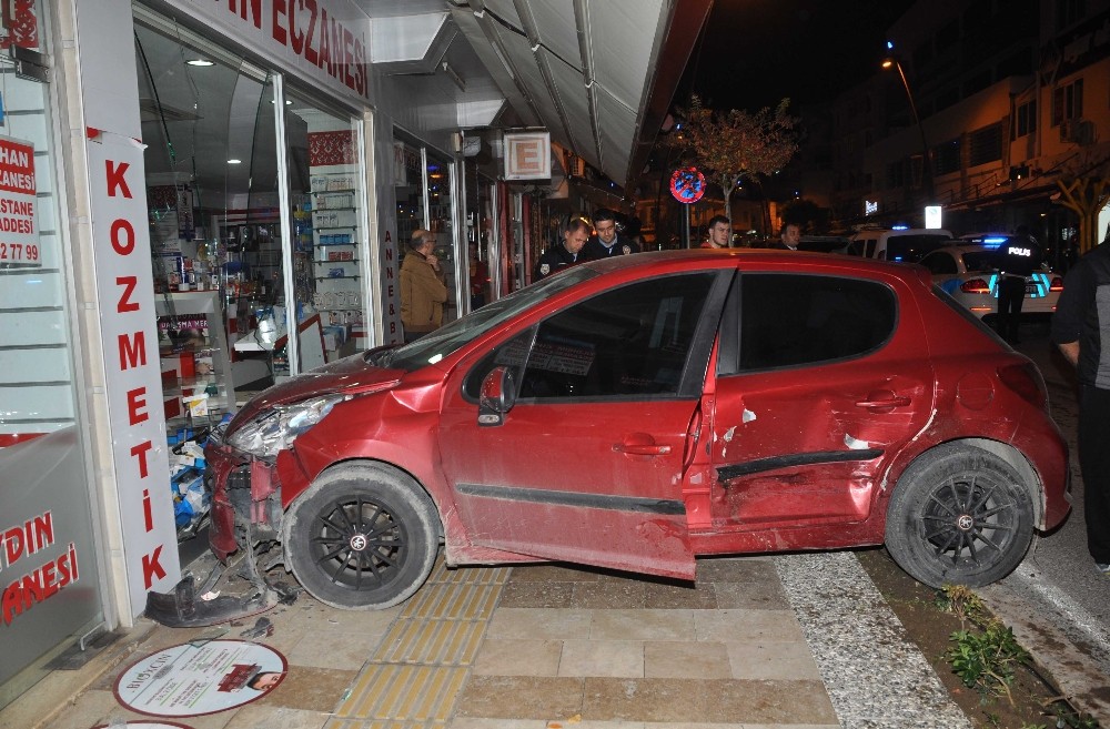 Aynı eczanenin içine her sene vasıta giriyor