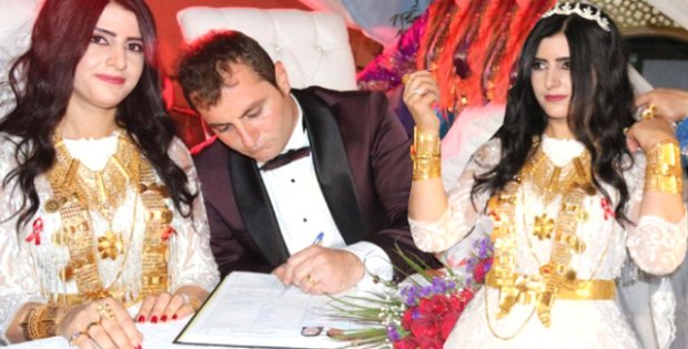 Aşiret düğününde geline 3 kilo altın takıldı