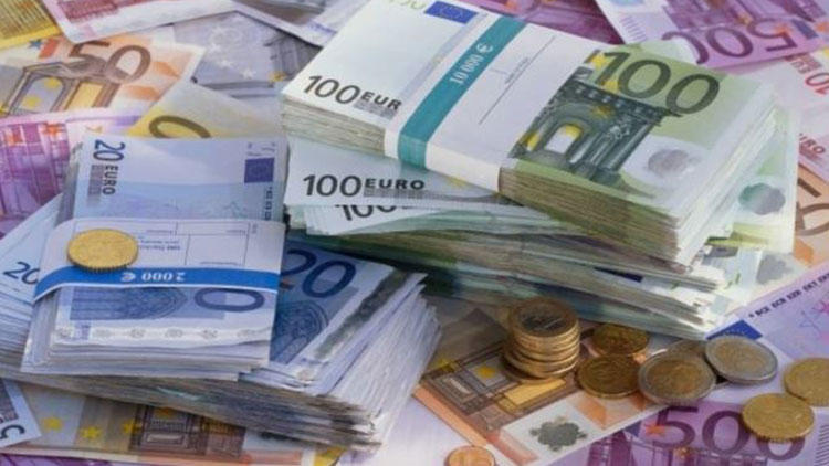 Milyonerler birincil yarıda 74,5 milyar liralık döviz aldı