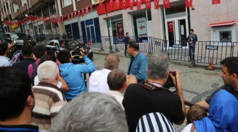 Rizeliler Erdoğan’ı görüntüleyebilmek için çabaladı