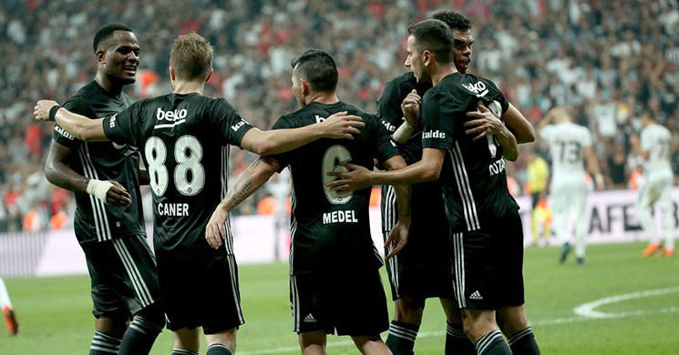 Beşiktaş ’tan Zafer Bayramı Hediyesi!
