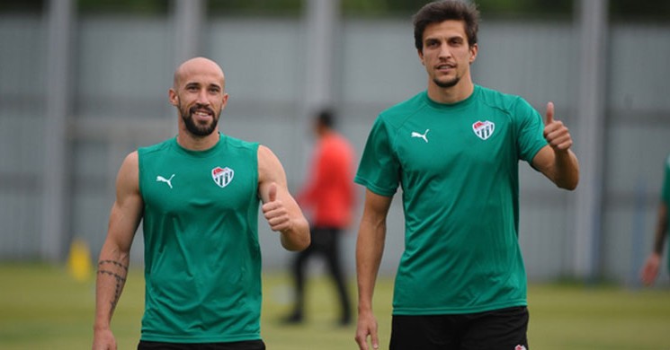 Bursaspor ’un Yeni Transferleri Ilk Antrenmanında!