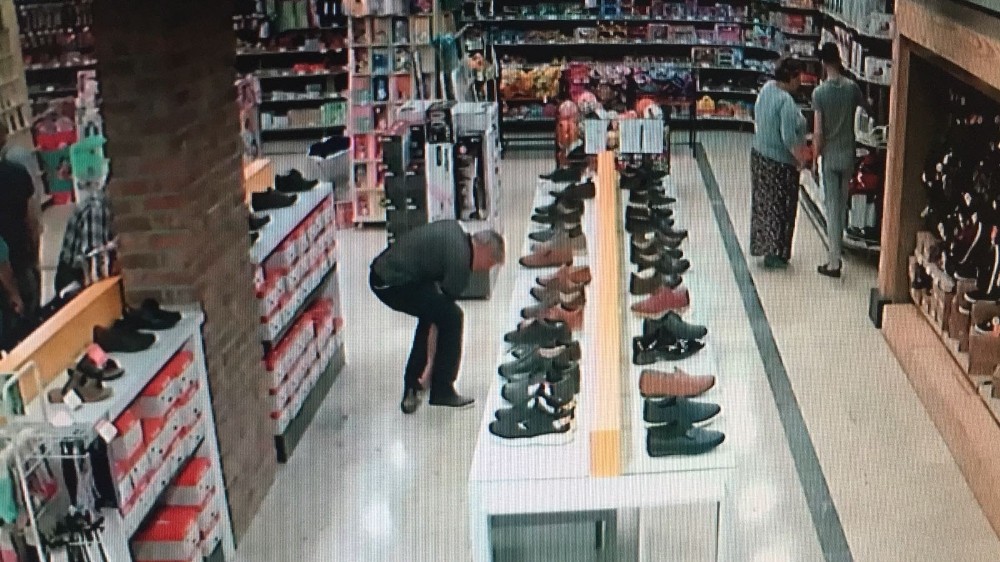 Çaldığı elbiseyle baştan hırsızlığa gelince yakalandı