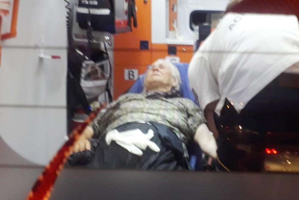 Oğlu kadar evden atılan bayan denize atladı