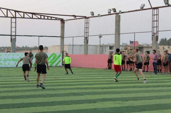 ABD Menbiç'te teröristlerle halı saha maçı yaptı