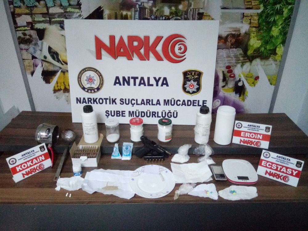 Antalya ’da 100 bin liralık kokain ele geçirildi