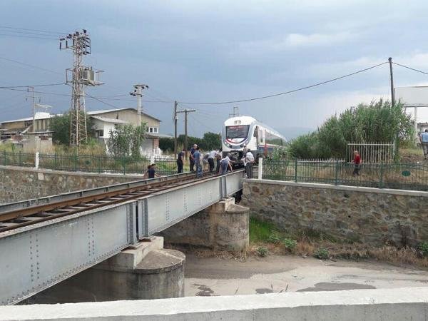 Aydın'da rayların üzerinde oturan adama tren çarptı