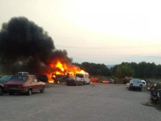 Balıkesir'de yangın: 11 vasıta yandı