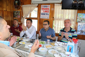 Çayeli Belediye Başkanı Dr. Atilla Esmen, Sanayi Sitesi Esnafı İle Kahvaltıda Buluştu
