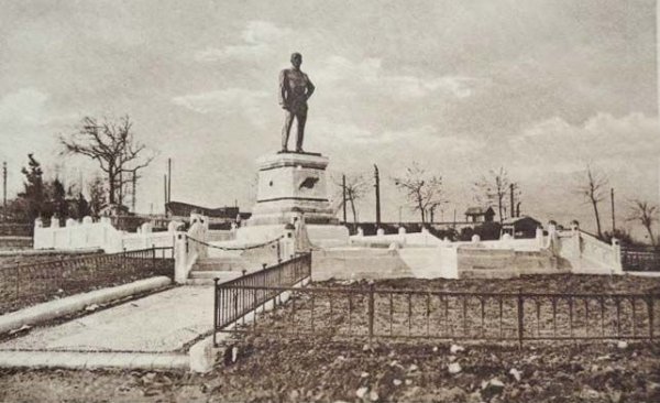 CHP Sarayburnu'ndaki Atatürk heykelinin önünü açtırdı