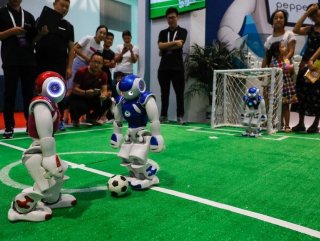 Çin'de üstün yetenekli robotlar tanıtıldı