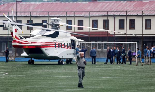 Cumhurbaşkanı Erdoğan'ı görüntüleyebilmek için çabaladılar