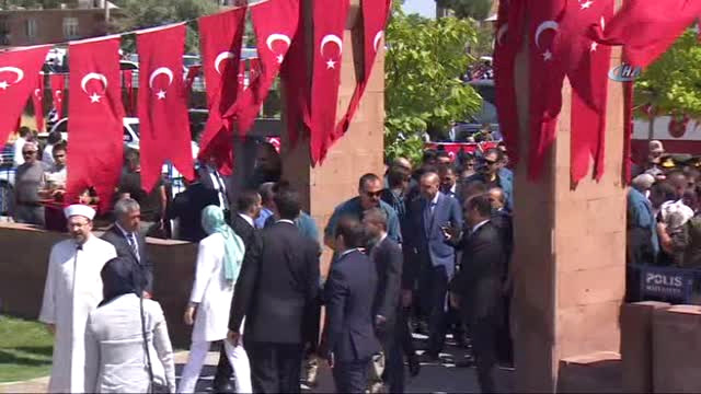 Cumhurbaşkanı Erdoğan, Selçuklu Mezarlığı'nı Ziyaret Etti