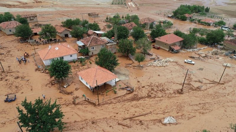 Elmalı'yı ikinci kez su baskını vurdu