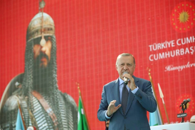 Erdoğan, 'Bu Bir Işaret Fişeği' Dedi, Ahlat'a 'Cumhurbaşkanlığı Köşkü' Müjdesini Verdi