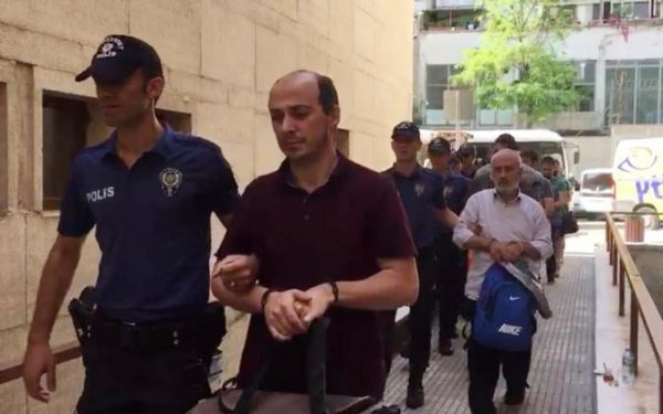 FETÖ imam atıyor güvenlik yakalıyor: 8 birey tutuklandı