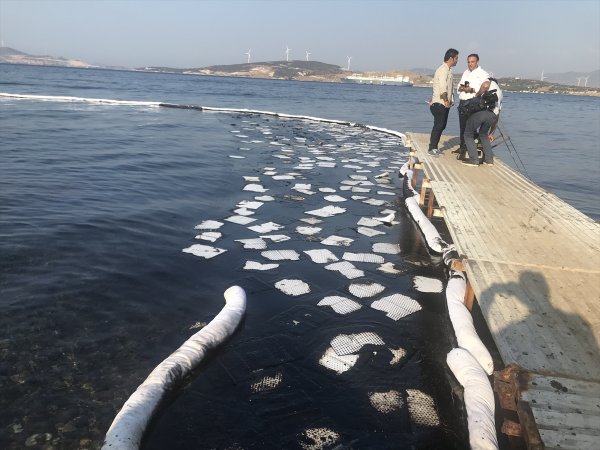 Foça sahilinde mazot sızıntısı