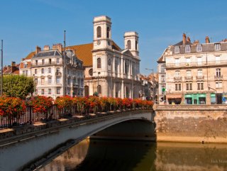 Fransa'da sokakta oturmak ve içki almak yasaklandı