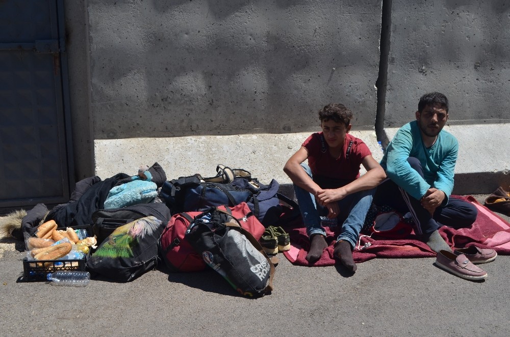 Hatay ’da 24 Suriyeli göçmen yakalandı