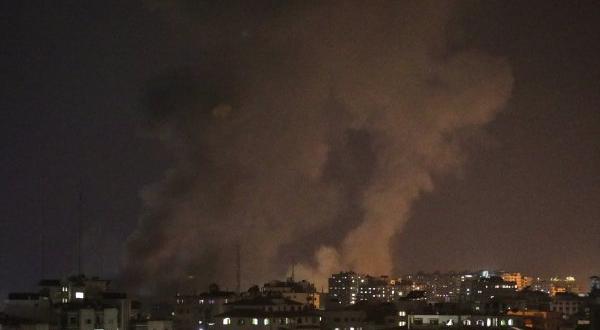İsrail, Gazze bize 36 roket attı diyerek bomba yağdırdı