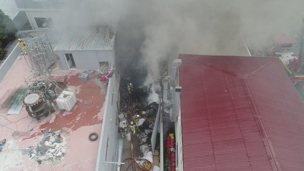 İstanbul'da meydana çıkan yangın paniğe neden oldu