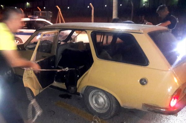 İzmir'de polisin durdurduğu otomobilden dana çıktı