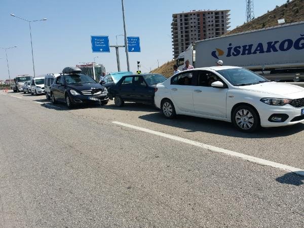 Kırıkkale'de zincirleme trafik kazası: 8 yaralı