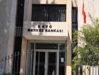 KKTC'de ekonomi dibi görüyor
