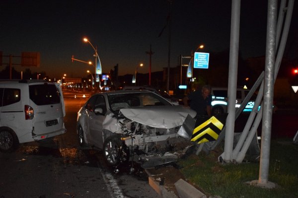 Malatya'da 2 araba çarpıştı: 4 zarar görmüş