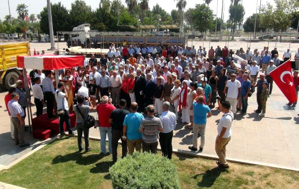 Mersin'de CHP'den Alternatif 30 Ağustos Kutlaması