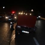 Önündeki araca çarpan sürücü, her şeyini bırakıp kaçtı