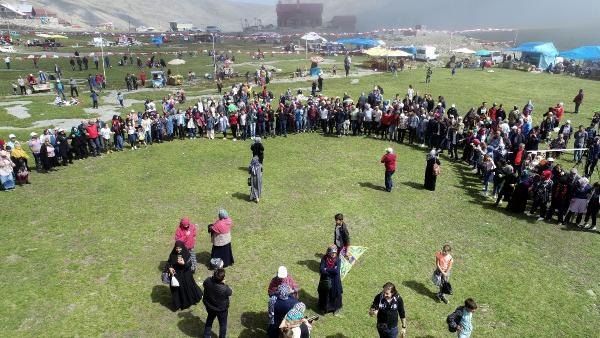 Ovit Yayla Şenlikleri'nde 2 saat 16 dakika 20 saniye horon oynadılar