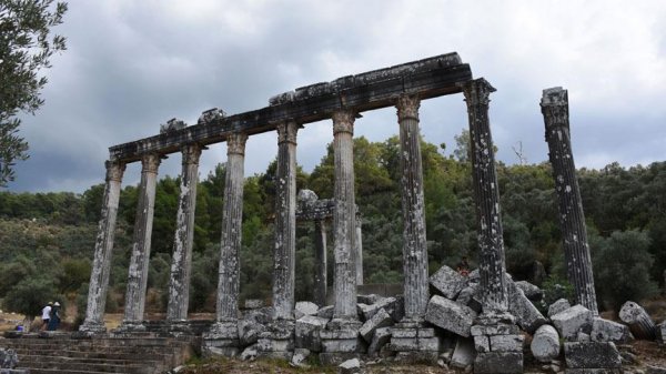 Roma ve Helenistik döneme ait mezarlar bulundu