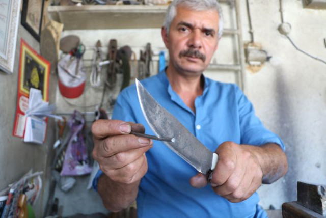 Sivas'ta Üretilen Demir Kesen Bıçağın Özelliği Sır Gibi Saklanıyor
