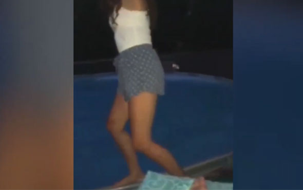 suya-duserken-telefonunu-boyle-kurtardi-21315