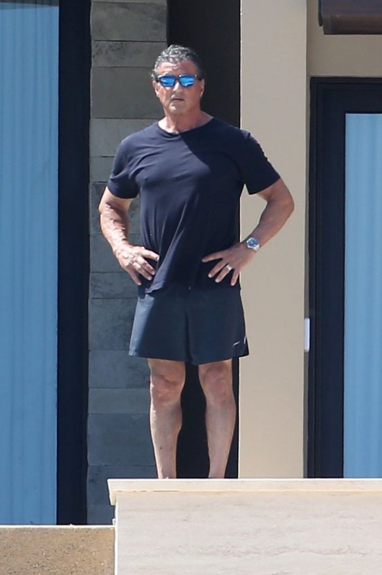 Sylvester Stallone kızlarıyla tatilde