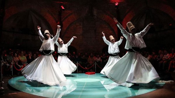 Tarihin kalbinde Türk dansları ve sema ayini
