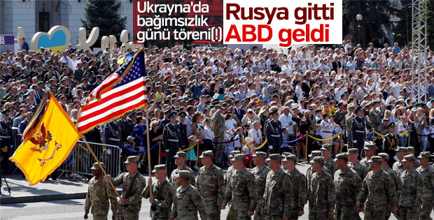 Ukrayna Serbest Günü kutlamalarında ABD bayrakları